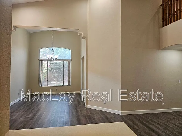 2711 W Megan St — Photo 6