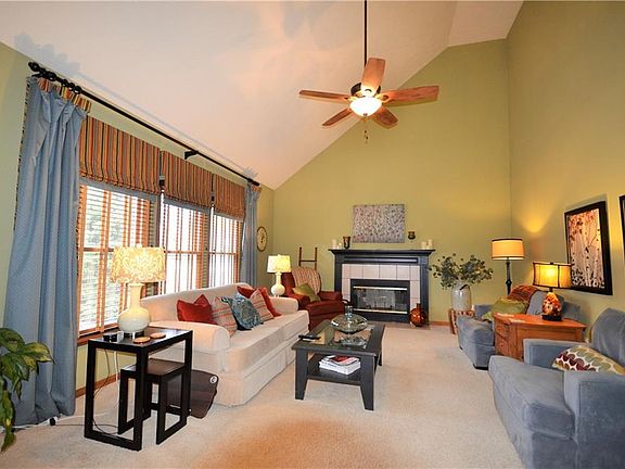 3rd image of 1058 Arrowhead Dr