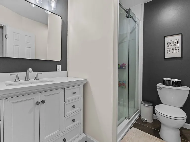 2125 Forest Hills Dr — Photo 26