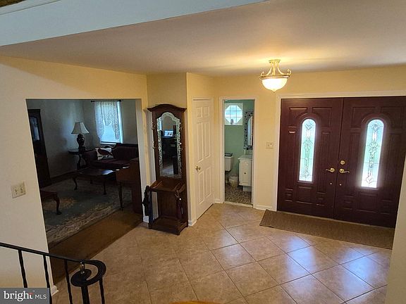 5th image of 46 Hamilton Ln S