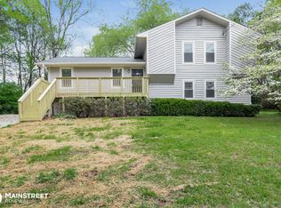 949 Falconcrest Dr, Lawrenceville, GA