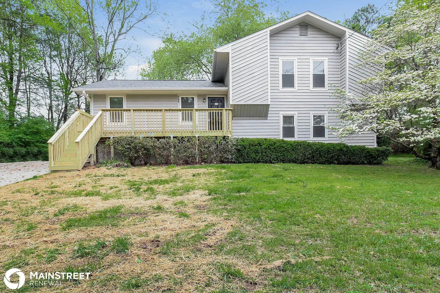 949 Falconcrest Dr photo 1