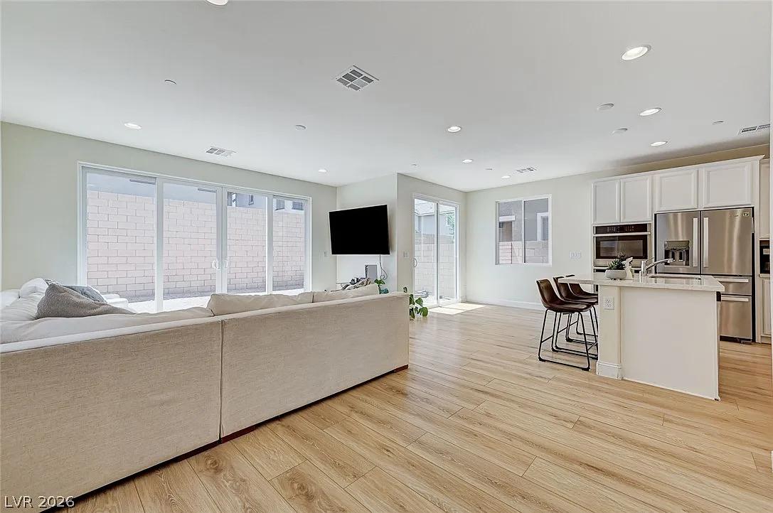 3 bed, 2.5 bath, 1797 sqft, $2,500 — Photo 4