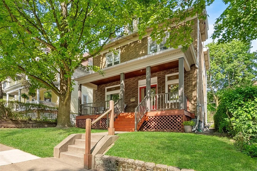 122 N Jackson Ave photo 1