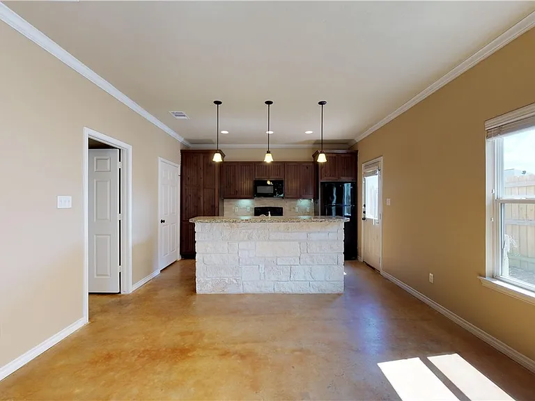 3412 Cullen Trl — Photo 7