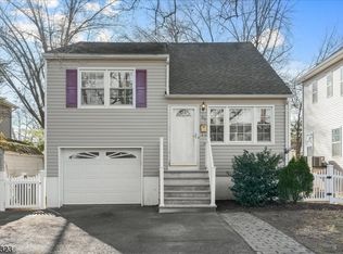 95 Lake Shore Dr, Lake Hiawatha, NJ