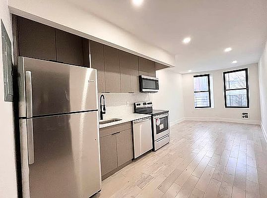 1st image of 2102 Regent Pl #2F