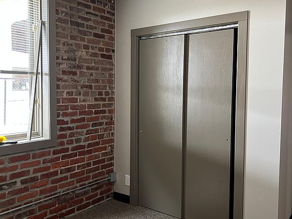 4th image of 1640 Holdrege St Floor 1