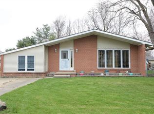 322 Southland Dr, Warrensburg, IL 62573