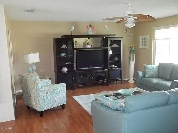2nd image of 42 Longfellow Cir