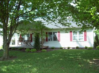 10544 E Hutch Rd, Mount Vernon, IL 62864