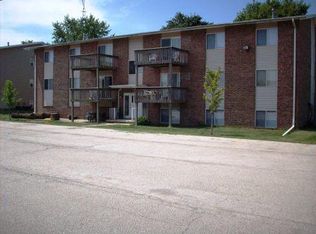 808 Four Seasons Rd, Bloomington, IL 61701