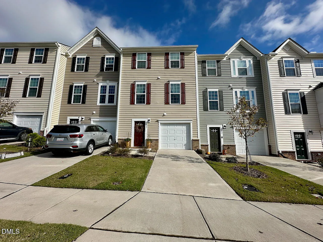 4 bed, 3.5 bath, 2200 sqft, $2,195 — Photo 2