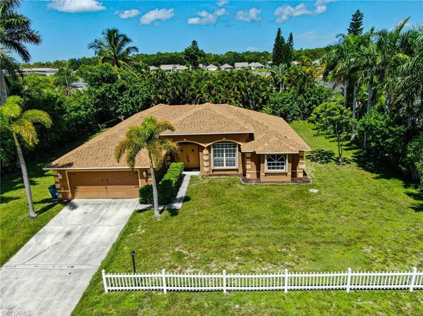 25452 Paradise RD, BONITA SPRINGS, FL 34135