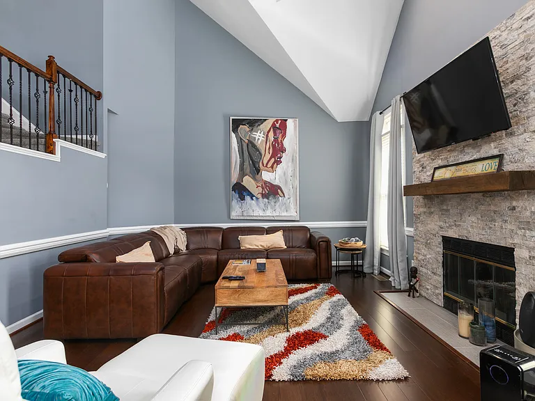 305 Lucas Park Dr — Photo 10