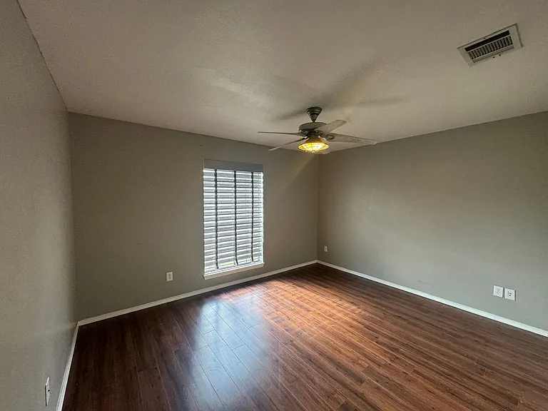 2224 Kirby Smith Dr — Photo 16