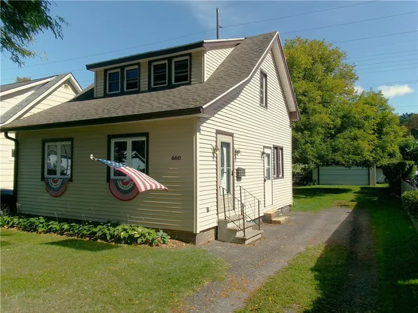 660 Bennington Dr, Rochester, NY 14616