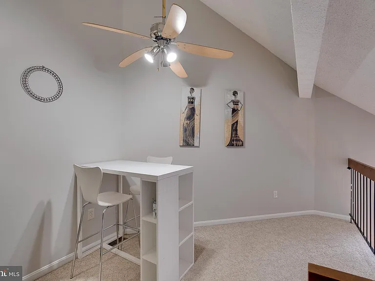 1611 Carriage House Ter #B — Photo 5