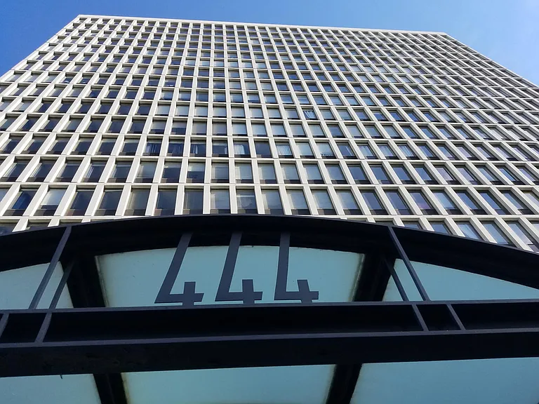 444 W Fullerton Pkwy exterior view