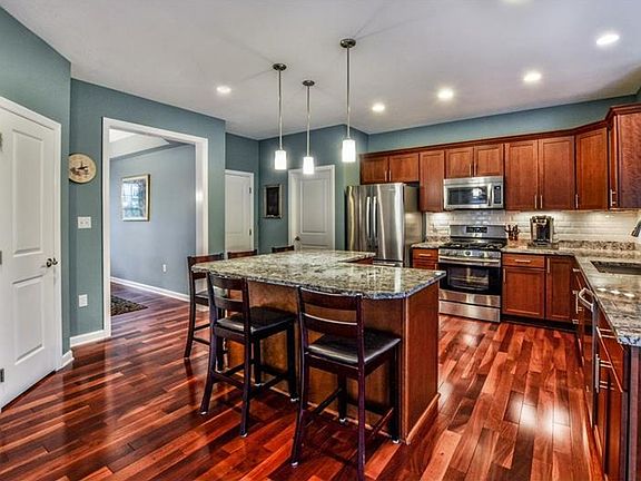 4th image of 306 Silver View Dr