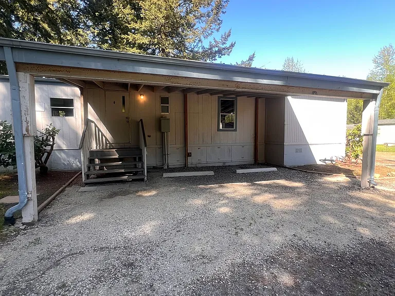 2074.5 Willeys Lake Rd — Photo 3