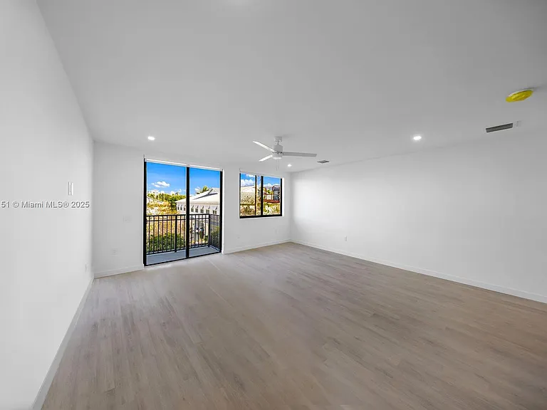 20 NE 19th Ave #210 — Photo 8