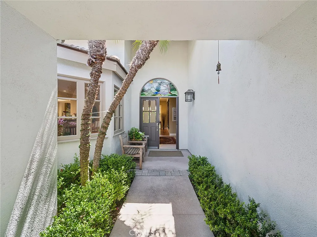 2 bed, 1900 sqft, $9,750 — Photo 3