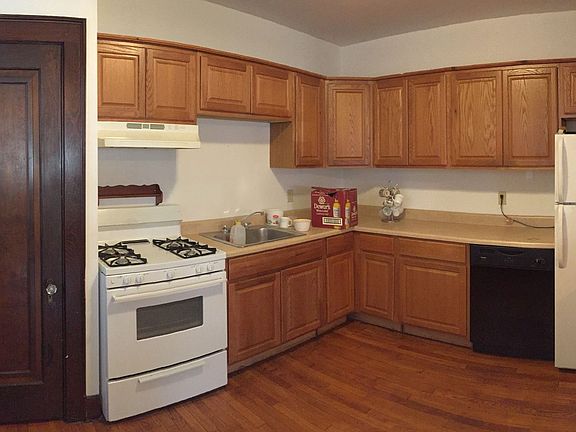 4th image of 1008 Evergreen Ave
