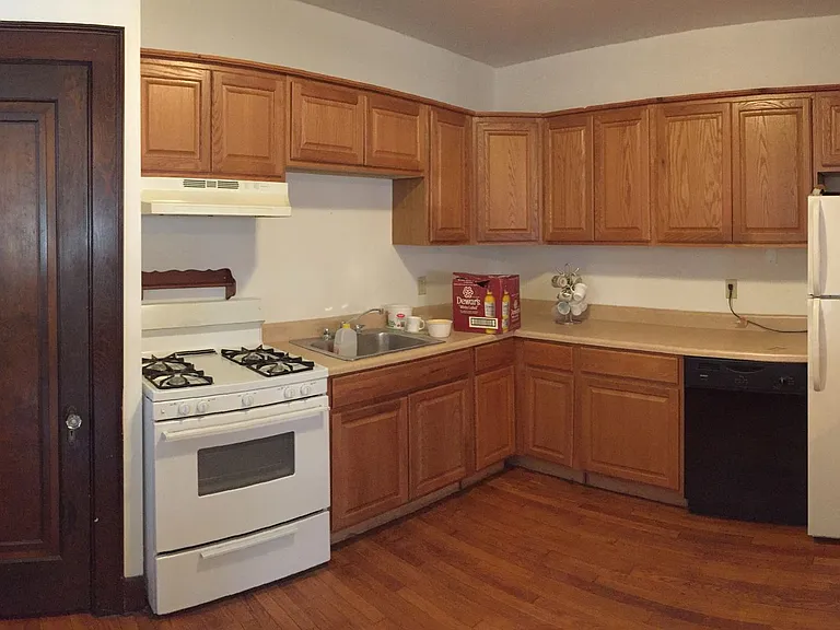 1008 Evergreen Ave — Photo 3