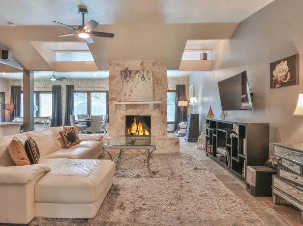 502 Wildwood Dr, Seabrook, TX 77586