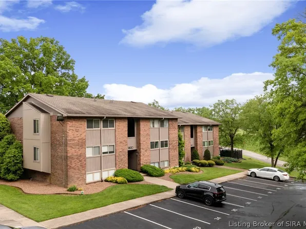 35 Lakeshore Drive, Clarksville, IN 47129