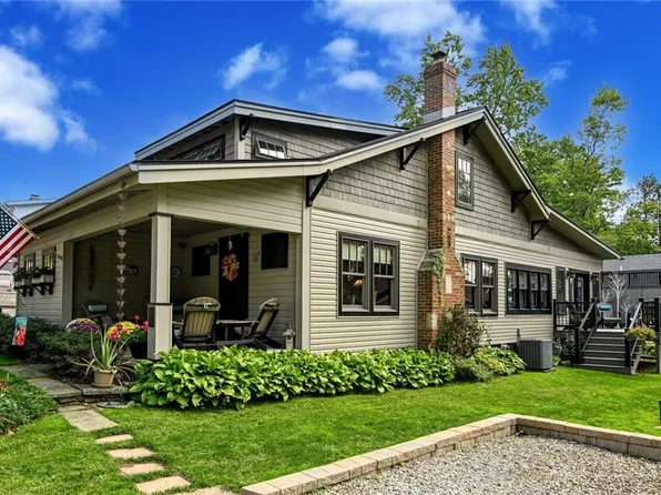 200 Richard Dr, Chippewa Lake, OH 44215