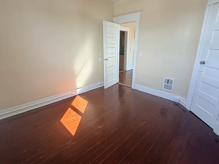 52 Dickerman St #3B — Photo 9