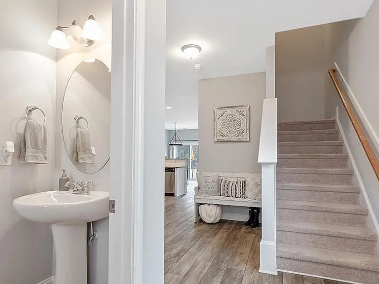 715 Hunters Ridge Dr — Photo 3