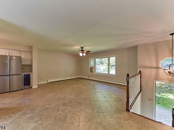 5th image of 37 E Shore Dr