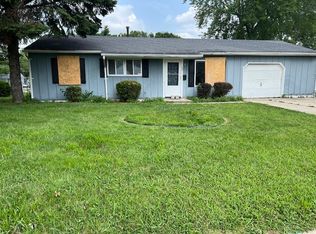 70 Oriole Dr, Decatur, IL 62526