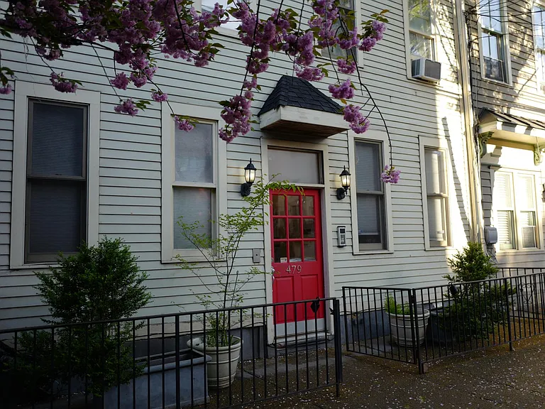 479 Monmouth St #3R — Photo 1