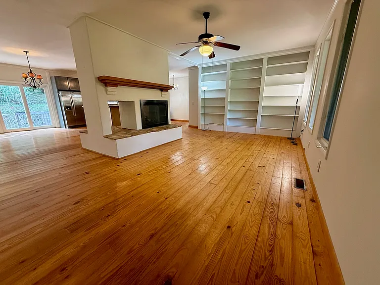 181 Brier Rose Ln — Photo 8