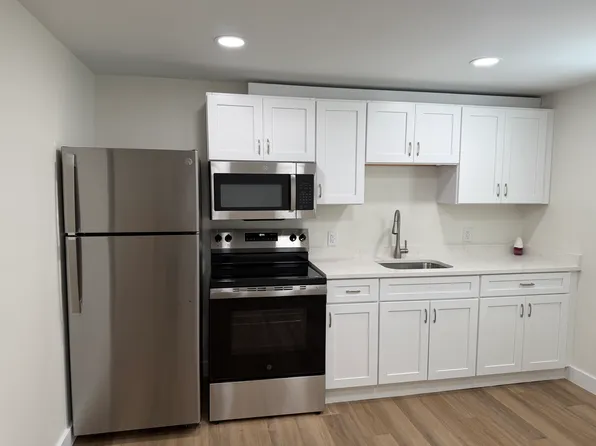 176 Railroad St #176-178-1R, Manville, RI 02838