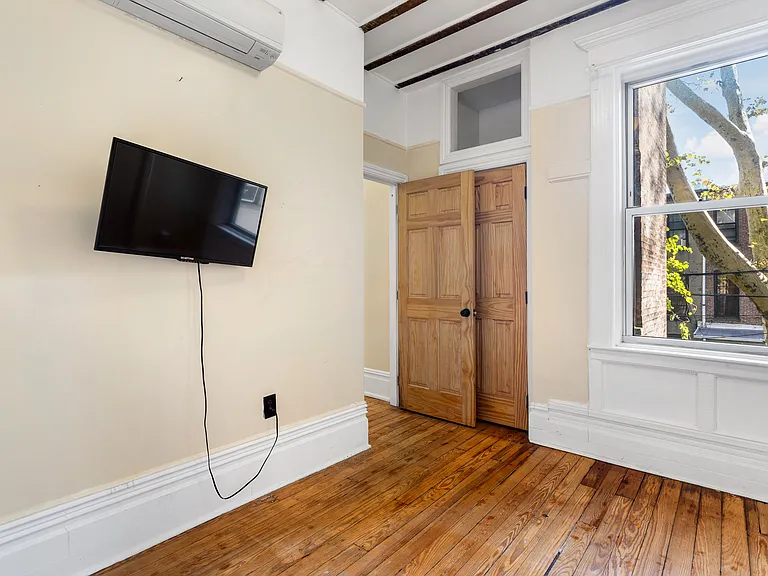 2408 Webster Ave #1N — Photo 11