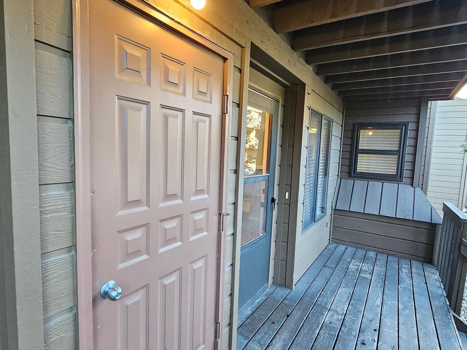 2 bed, 984 sqft, $1,717 — Photo 2