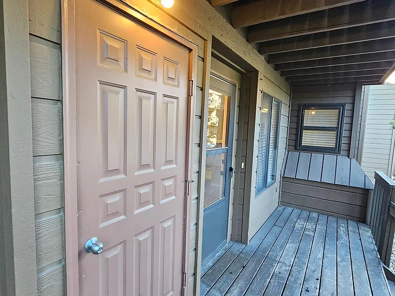 945 Moorings Dr — Photo 2