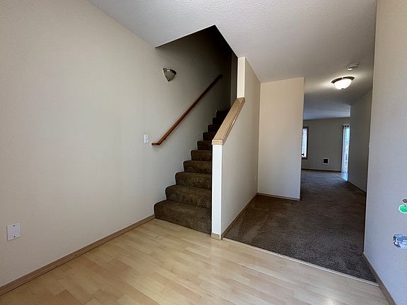 4th image of 18085 Bluff Rd