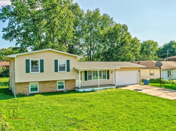 67 E Circle Dr, Streator, IL 61364