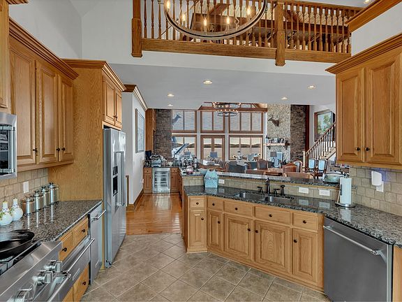 18th image of 572 Eagle Shore Dr