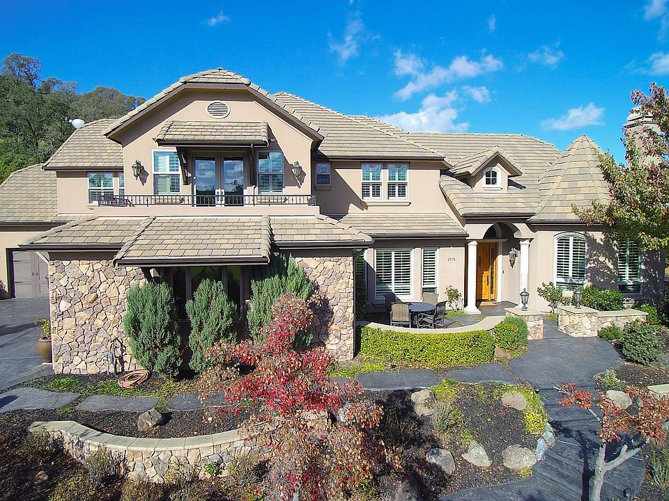 1st image of 2574 Clubhouse Dr W
