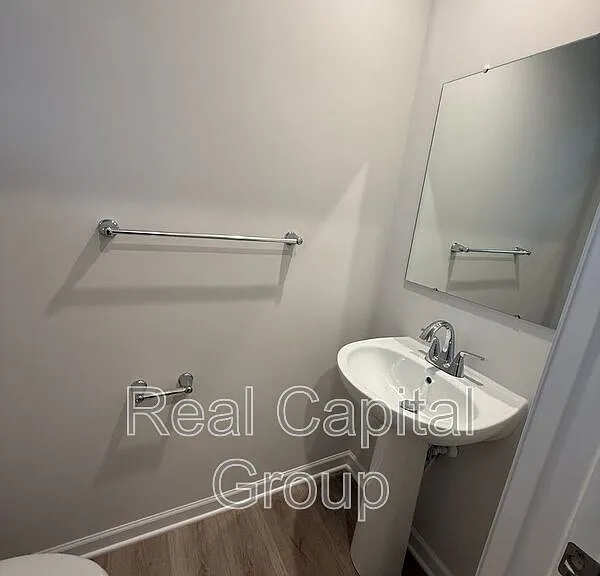 106 South Dr — Photo 5