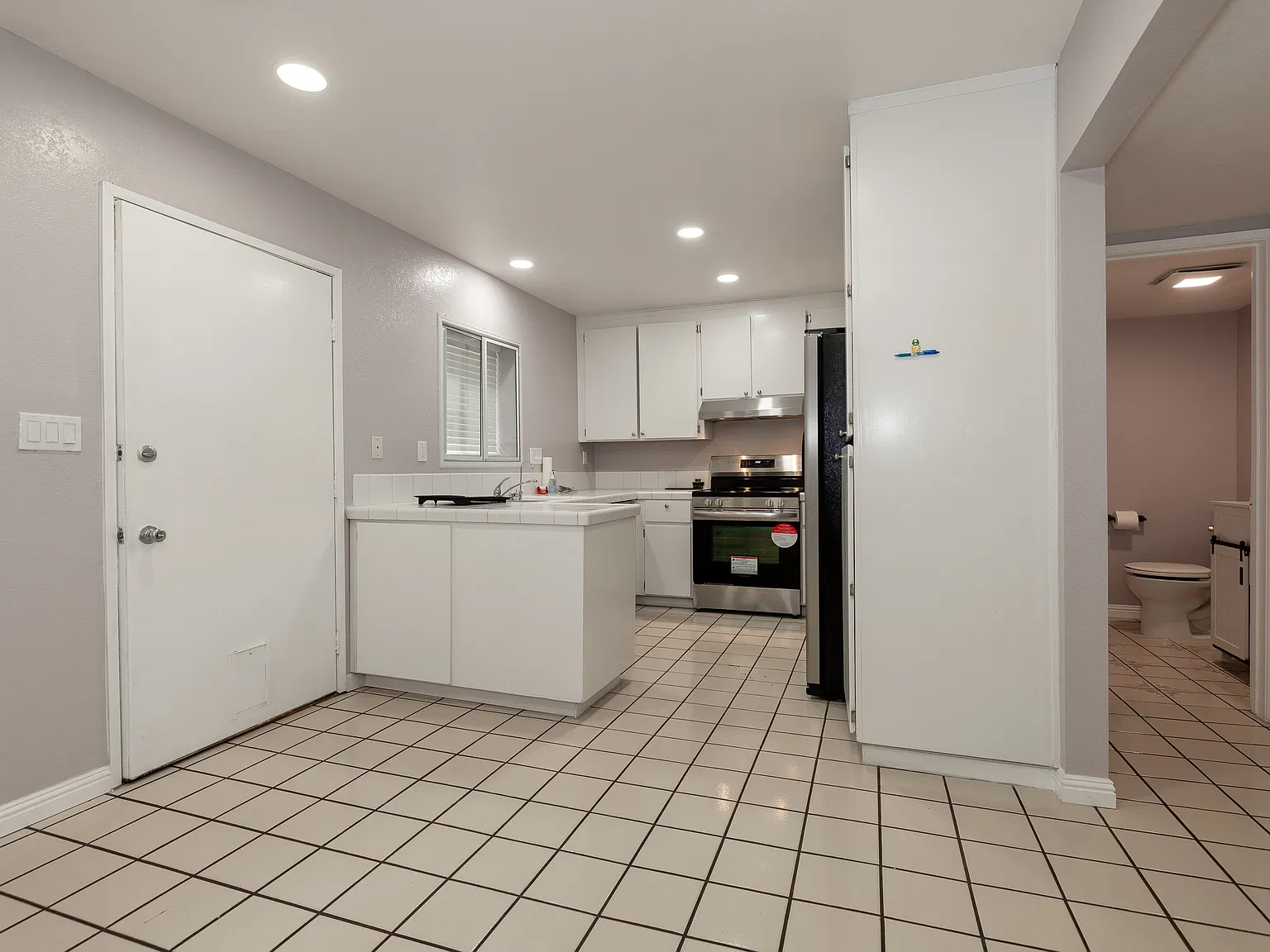 2 bed, 2.5 bath, 1300 sqft, $3,800 — Photo 4