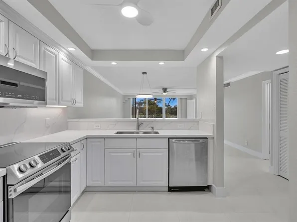 3800 Oaks Clubhouse Drive #201, Pompano Beach, FL 33069