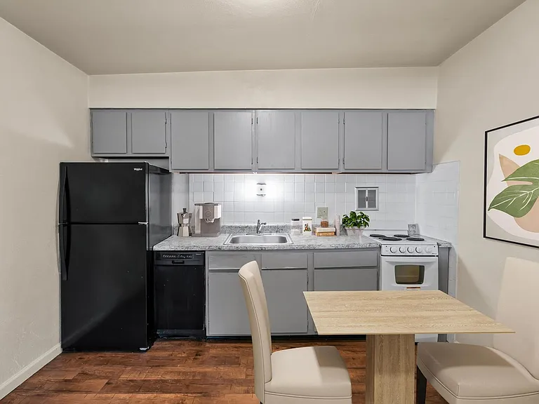 Westport Edge Apartments — Photo 8